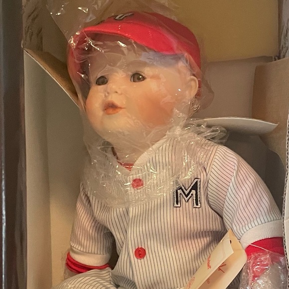 “MICHAEL” BASEBALL PLAYER PORCELAIN DOLL YOLANDA’S PICTURE PERFECT BABIES - Picture 4 of 7